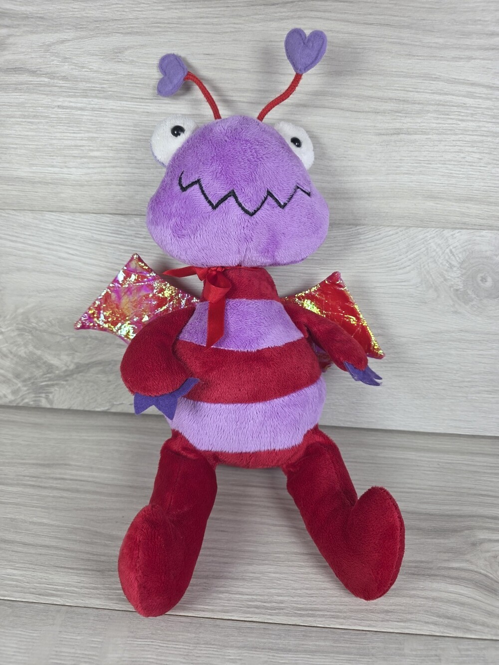 Galerie Valentine's Day Plush w Heart Antennae and Wings SU55
